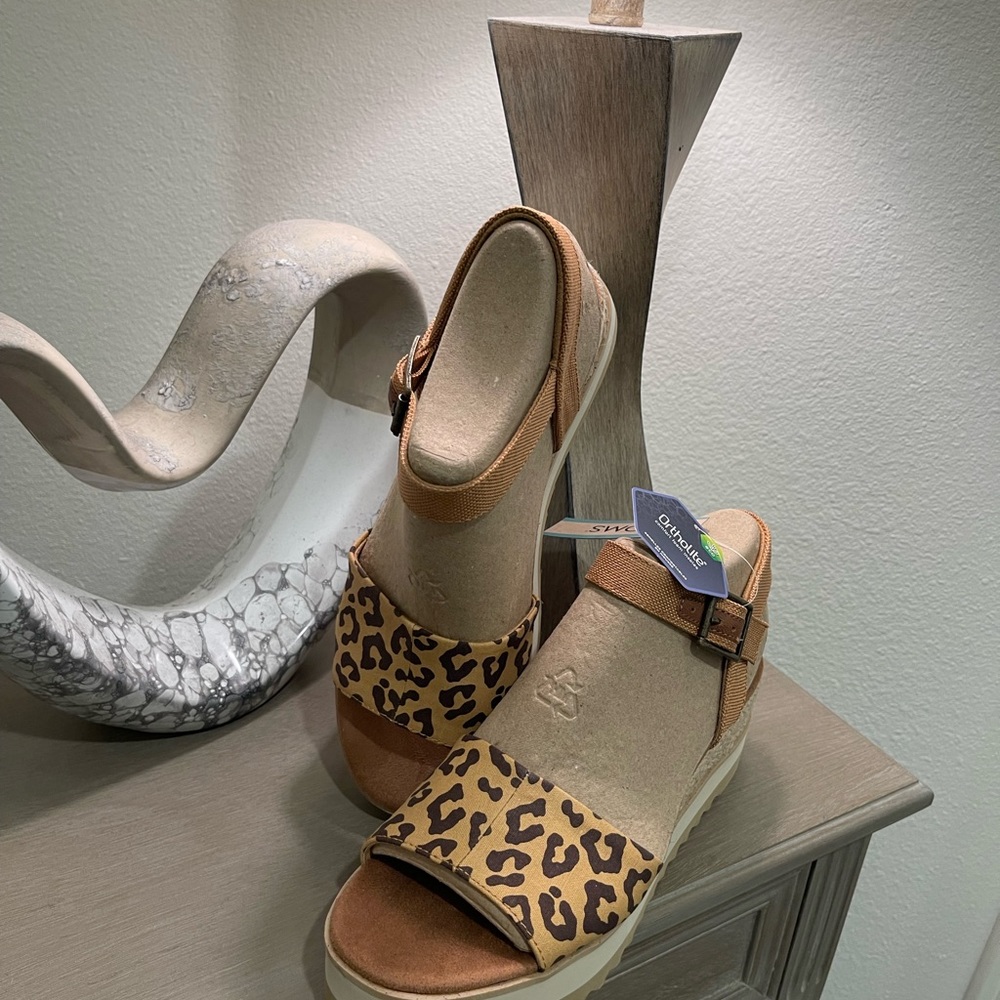 TOMS- Cheetah Girl